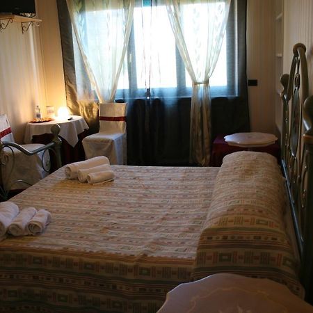 La Boheme Bed & Breakfast เวโรนา ภายนอก รูปภาพ