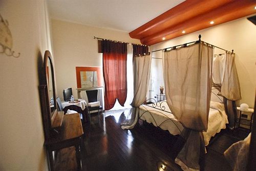 La Boheme Bed & Breakfast เวโรนา ภายนอก รูปภาพ