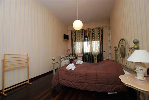 La Boheme Bed & Breakfast เวโรนา ภายนอก รูปภาพ