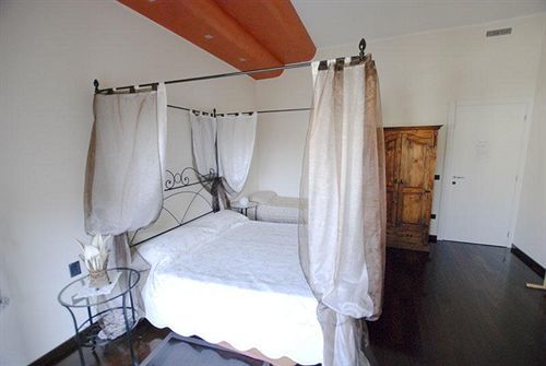 La Boheme Bed & Breakfast เวโรนา ภายนอก รูปภาพ