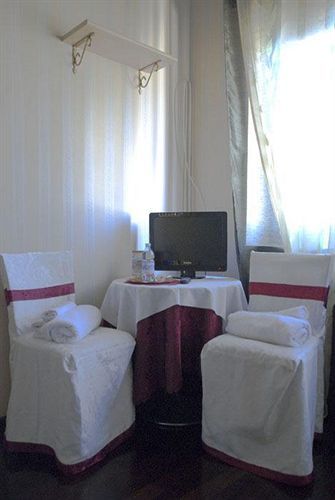 La Boheme Bed & Breakfast เวโรนา ภายนอก รูปภาพ