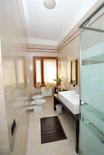 La Boheme Bed & Breakfast เวโรนา ภายนอก รูปภาพ